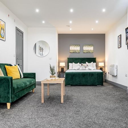 Rnm - Upgraded Business Stay For Travelling Contractors, All Amenities, Private Access Entire Place, Kitchen & Washroom, Smart Tv, Easy Access, Parking Nearby Cradley Heath المظهر الخارجي الصورة
