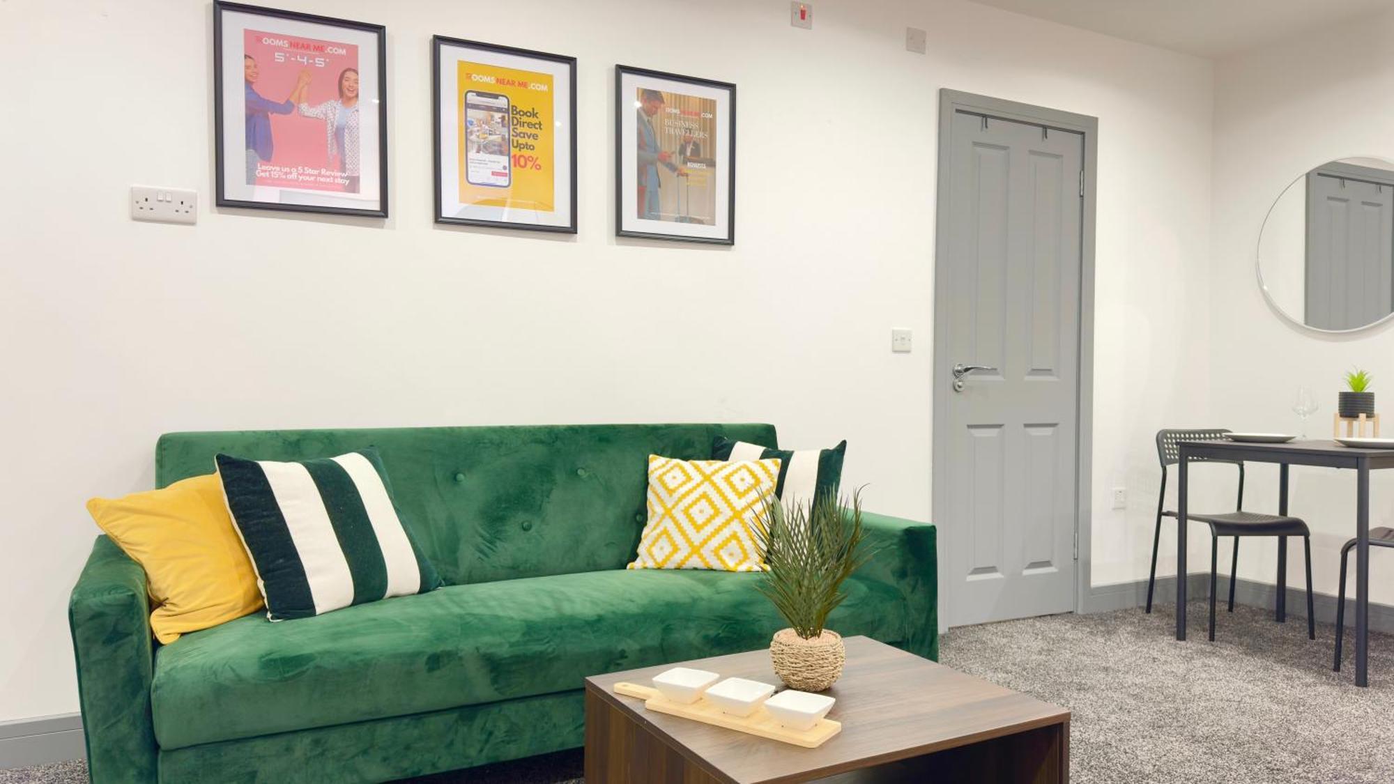 Rnm - Upgraded Business Stay For Travelling Contractors, All Amenities, Private Access Entire Place, Kitchen & Washroom, Smart Tv, Easy Access, Parking Nearby Cradley Heath المظهر الخارجي الصورة