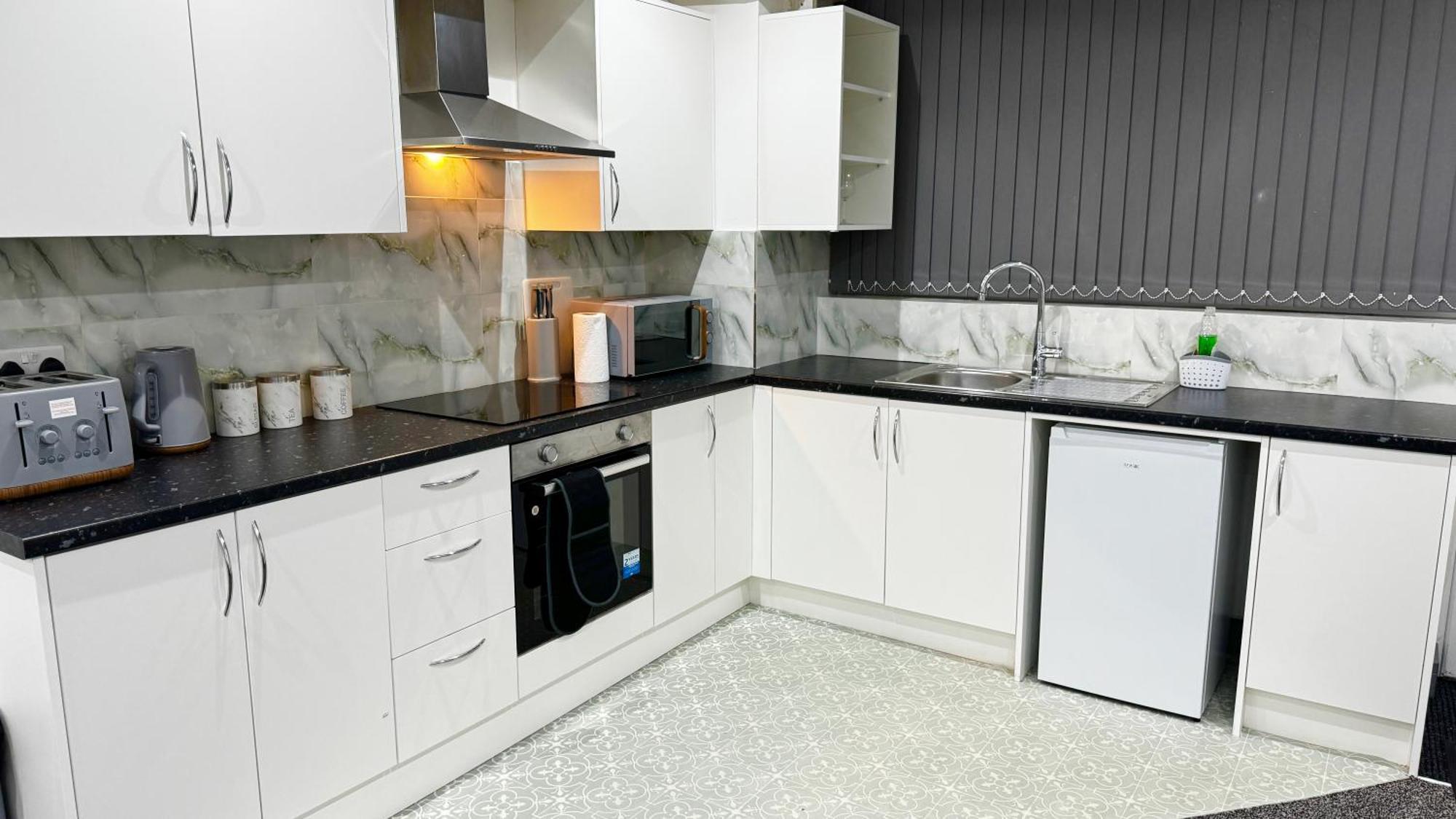 Rnm - Upgraded Business Stay For Travelling Contractors, All Amenities, Private Access Entire Place, Kitchen & Washroom, Smart Tv, Easy Access, Parking Nearby Cradley Heath المظهر الخارجي الصورة