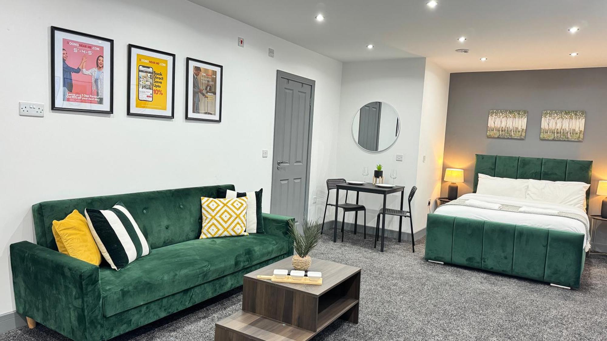 Rnm - Upgraded Business Stay For Travelling Contractors, All Amenities, Private Access Entire Place, Kitchen & Washroom, Smart Tv, Easy Access, Parking Nearby Cradley Heath المظهر الخارجي الصورة