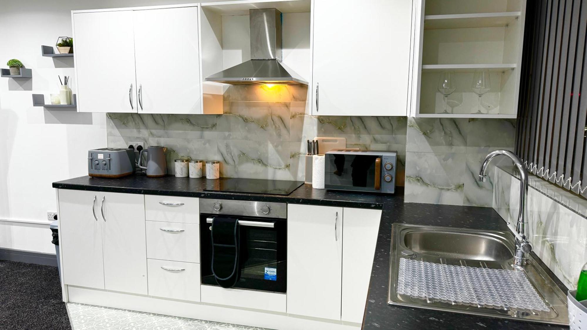 Rnm - Upgraded Business Stay For Travelling Contractors, All Amenities, Private Access Entire Place, Kitchen & Washroom, Smart Tv, Easy Access, Parking Nearby Cradley Heath المظهر الخارجي الصورة