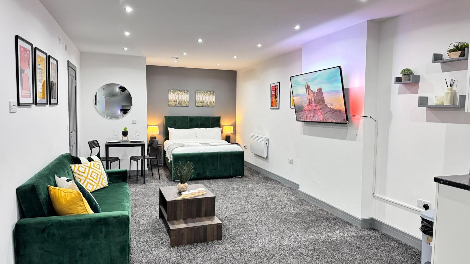 Rnm - Upgraded Business Stay For Travelling Contractors, All Amenities, Private Access Entire Place, Kitchen & Washroom, Smart Tv, Easy Access, Parking Nearby Cradley Heath المظهر الخارجي الصورة