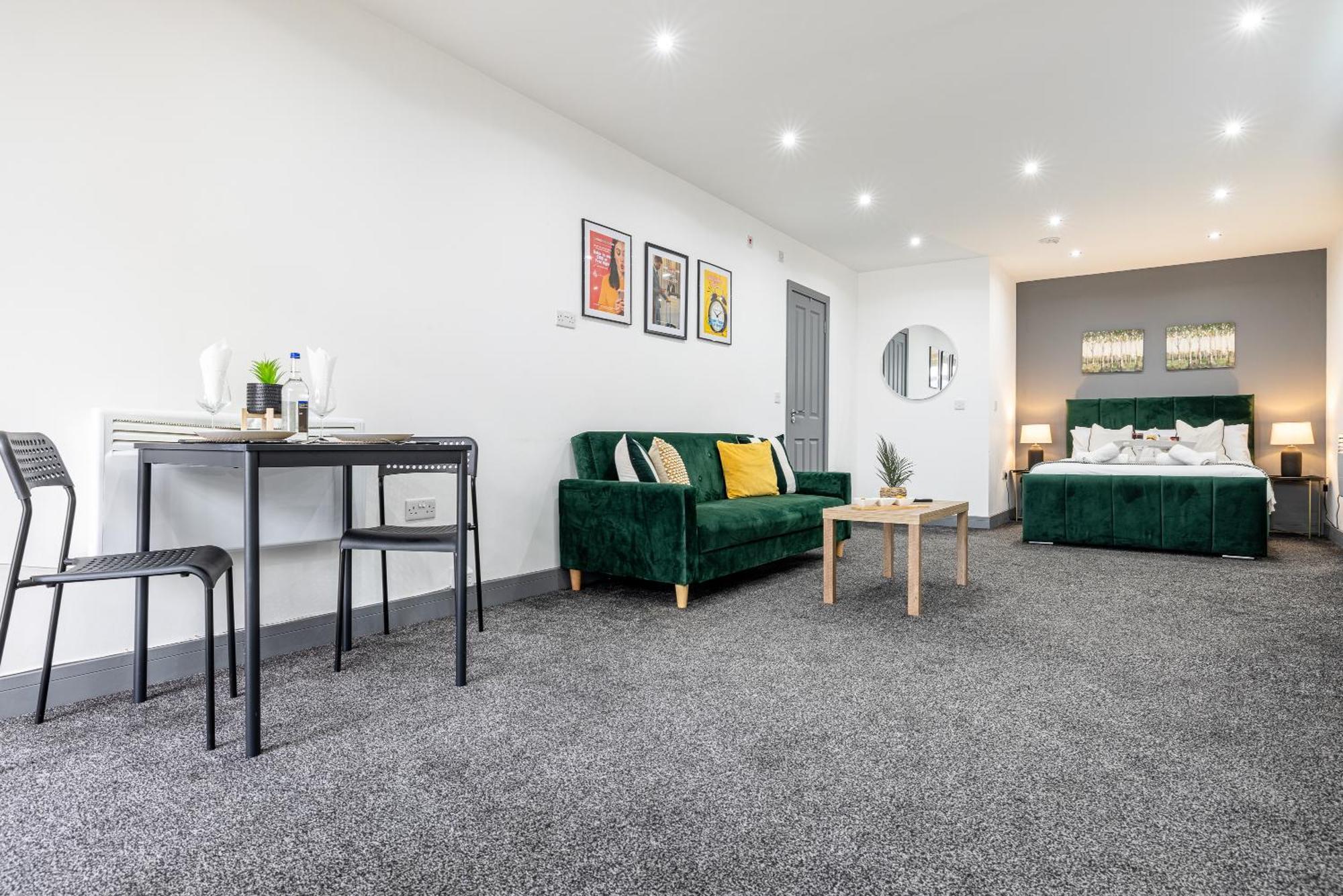 Rnm - Upgraded Business Stay For Travelling Contractors, All Amenities, Private Access Entire Place, Kitchen & Washroom, Smart Tv, Easy Access, Parking Nearby Cradley Heath المظهر الخارجي الصورة