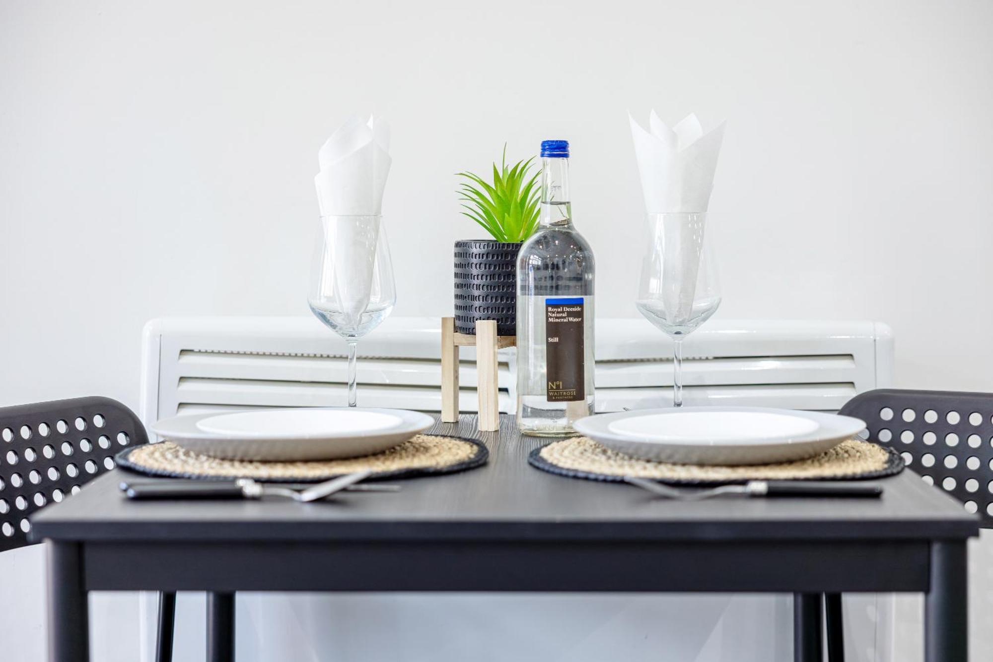Rnm - Upgraded Business Stay For Travelling Contractors, All Amenities, Private Access Entire Place, Kitchen & Washroom, Smart Tv, Easy Access, Parking Nearby Cradley Heath المظهر الخارجي الصورة