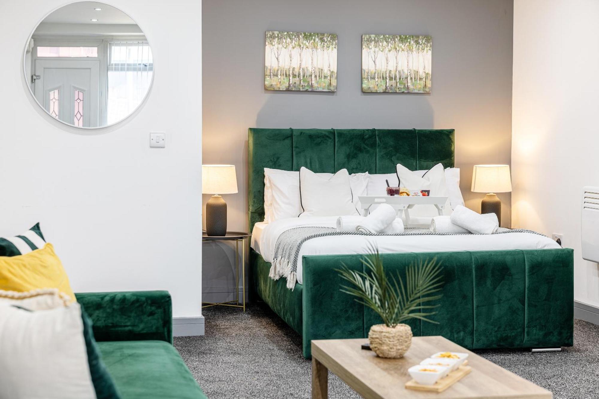 Rnm - Upgraded Business Stay For Travelling Contractors, All Amenities, Private Access Entire Place, Kitchen & Washroom, Smart Tv, Easy Access, Parking Nearby Cradley Heath المظهر الخارجي الصورة