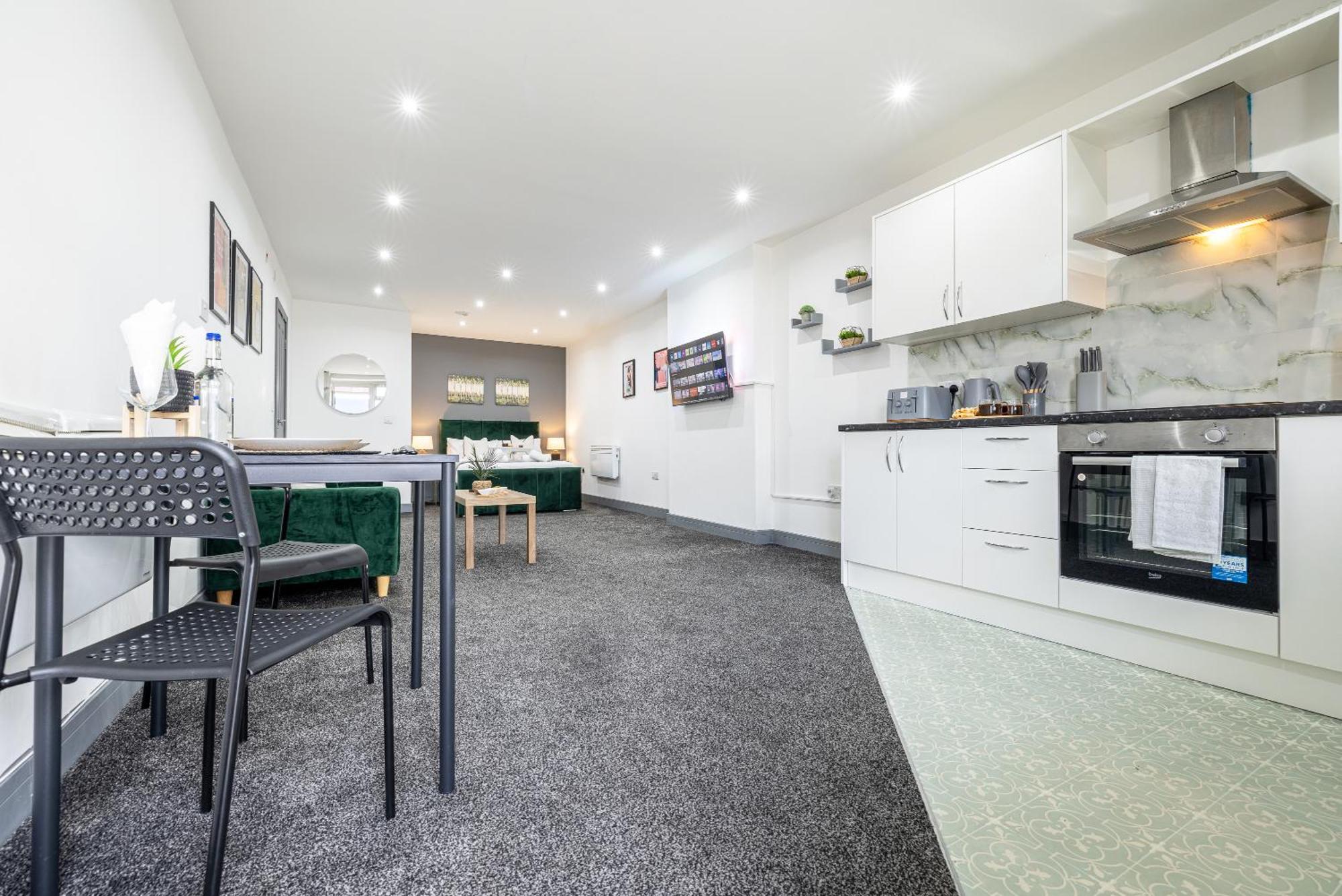 Rnm - Upgraded Business Stay For Travelling Contractors, All Amenities, Private Access Entire Place, Kitchen & Washroom, Smart Tv, Easy Access, Parking Nearby Cradley Heath المظهر الخارجي الصورة