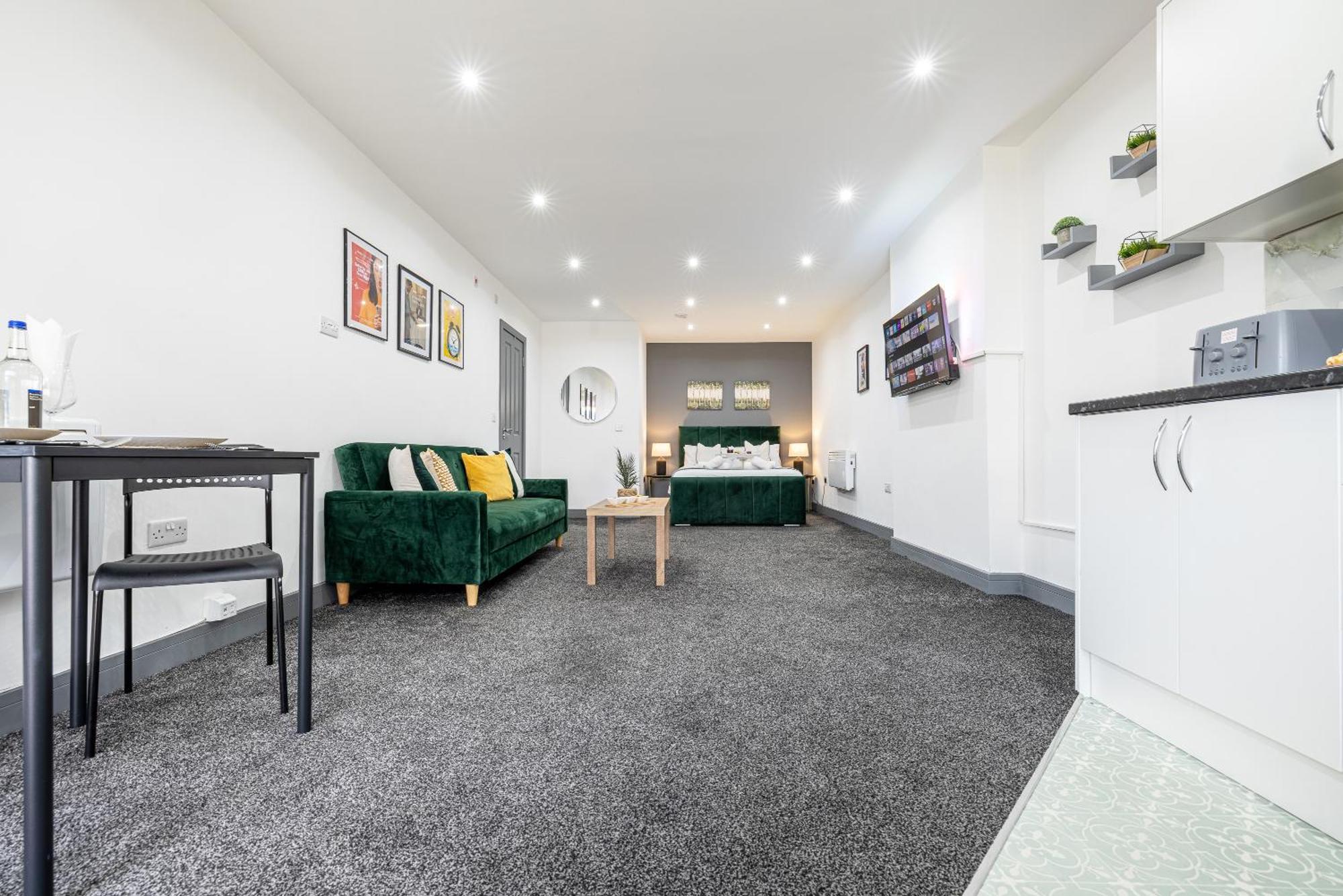 Rnm - Upgraded Business Stay For Travelling Contractors, All Amenities, Private Access Entire Place, Kitchen & Washroom, Smart Tv, Easy Access, Parking Nearby Cradley Heath المظهر الخارجي الصورة